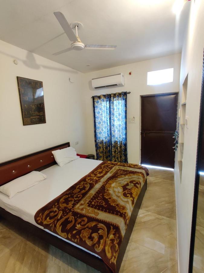 Varah Square Guest House Pushkar Extérieur photo